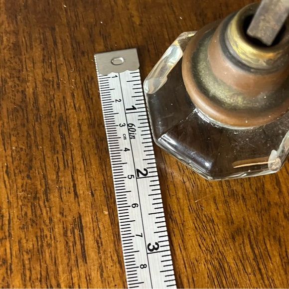 Two antique Glass and Brass Door Knobs. Each knob has its own characteristics - Picture 11 of 12